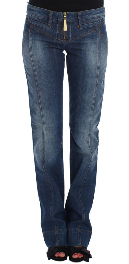 Denim azul lavado con corte de bota elegante