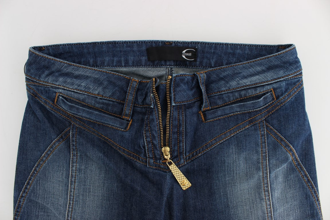 Denim azul lavado con corte de bota elegante