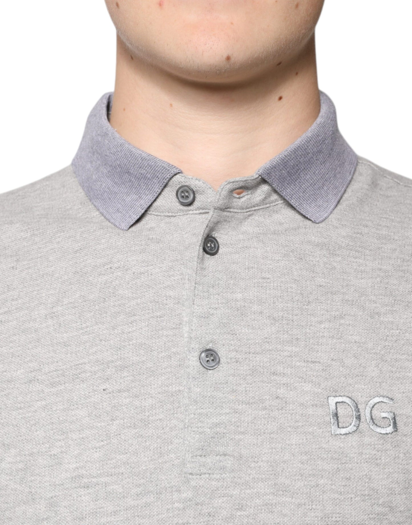 Polo de manga corta con cuello gris para hombre