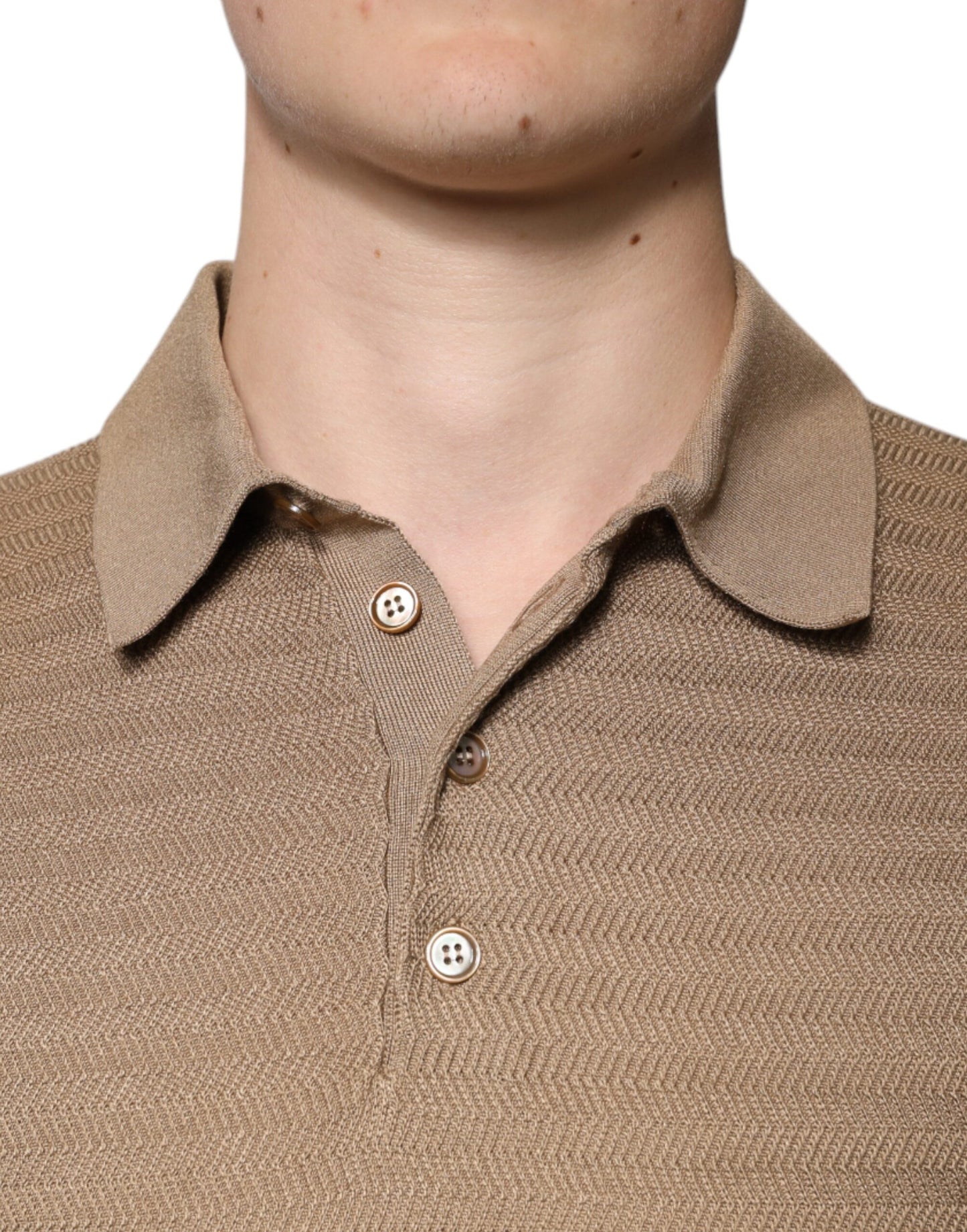 Camiseta polo de manga corta con cuello marrón