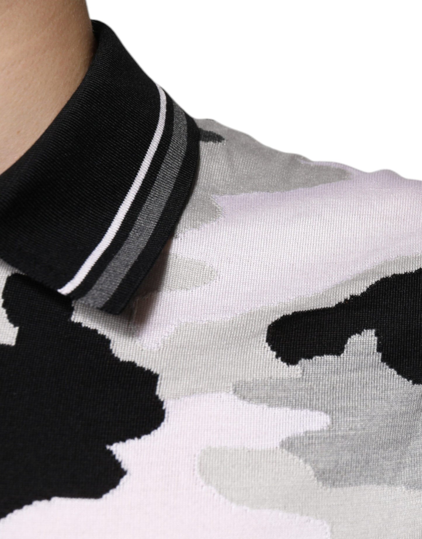 Camiseta polo con cuello de camuflaje multicolor