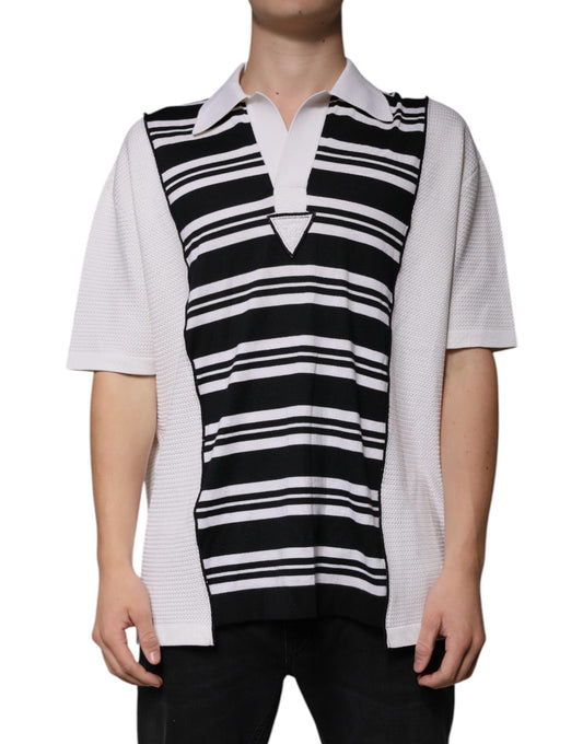 Camiseta polo con cuello de rayas blancas y negras