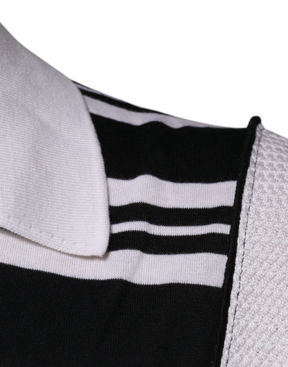 Camiseta polo con cuello de rayas blancas y negras
