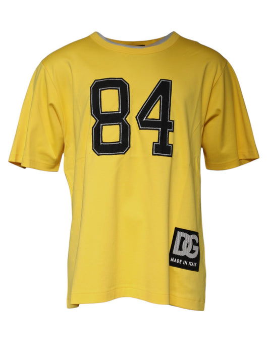 Camiseta amarilla de cuello redondo y manga corta