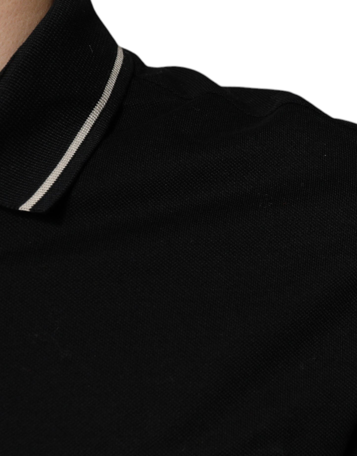 Polo de algodón blanco y negro de manga corta