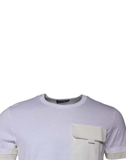 Camiseta blanca de algodón con cuello redondo y manga corta