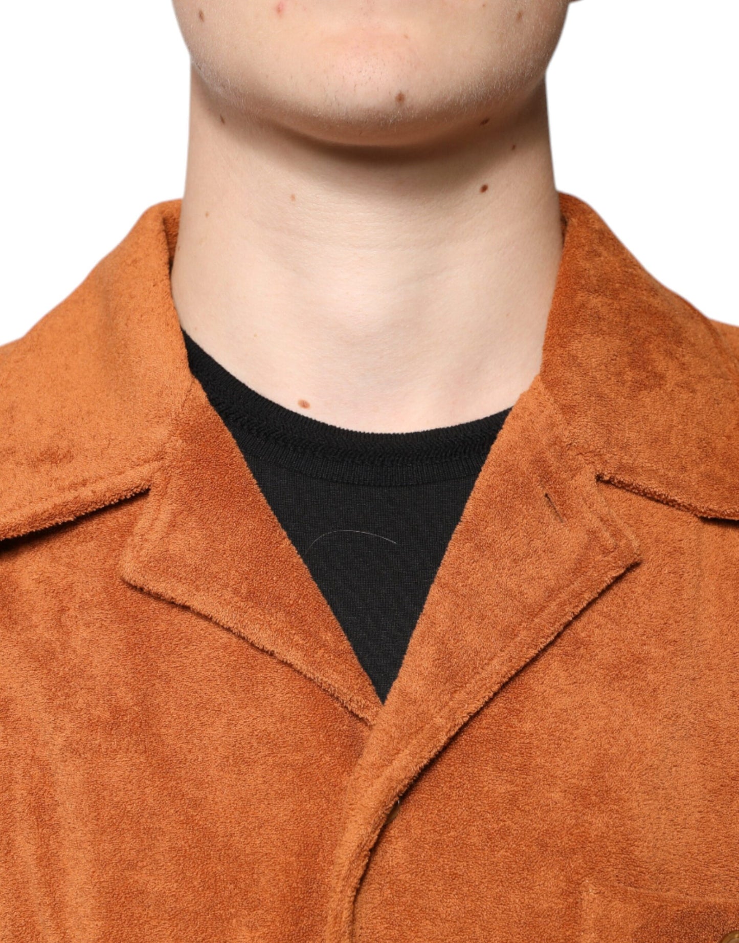 Camisa de terciopelo de algodón color avellana con cuello abotonado