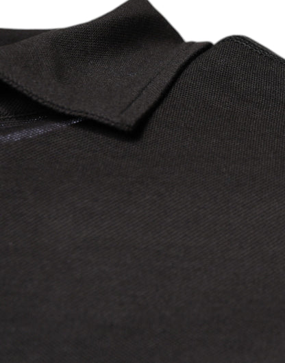 Polo de manga corta con cuello gris oscuro