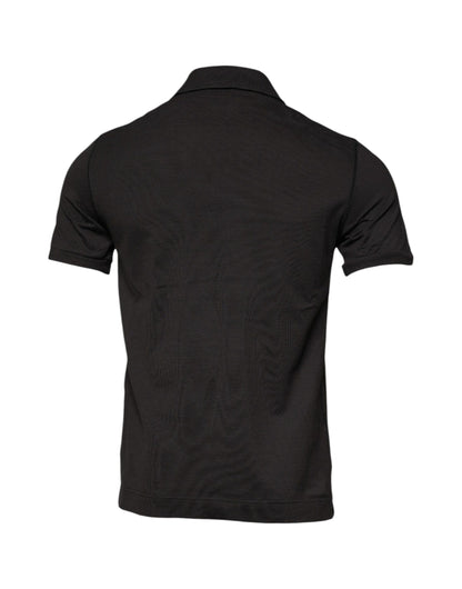 Polo de manga corta con cuello gris oscuro