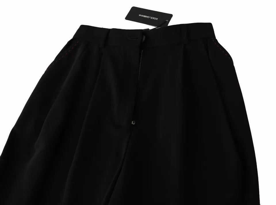 Pantalones cortos negros de lana con cintura alta y pliegues en la parte delantera