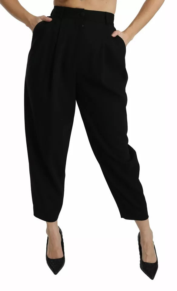 Pantalones cortos negros de lana con cintura alta y pliegues en la parte delantera