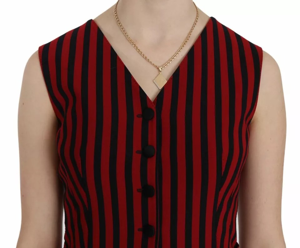 Chaleco de rayas rojas y negras, blusa y top