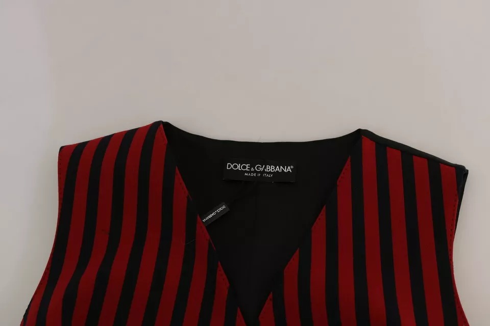Chaleco de rayas rojas y negras, blusa y top