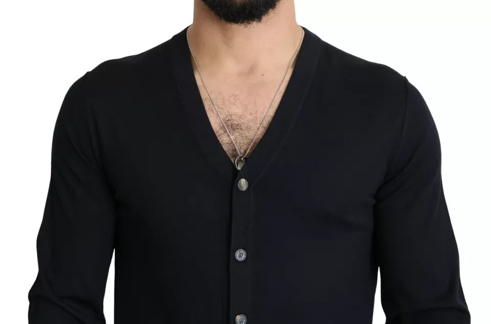 Suéter tipo cárdigan de lana negra con botones para hombre