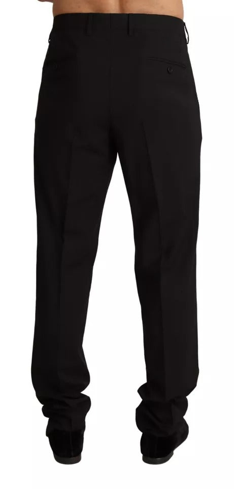 Vestido negro formal con pantalones ajustados
