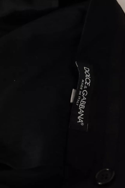 Vestido negro formal con pantalones ajustados