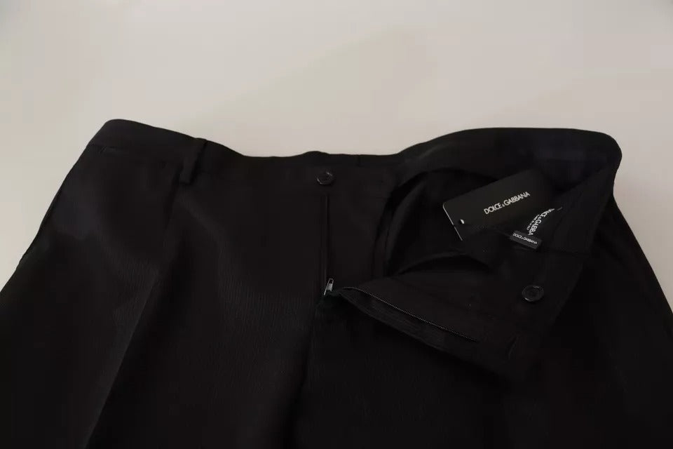 Vestido negro formal con pantalones ajustados
