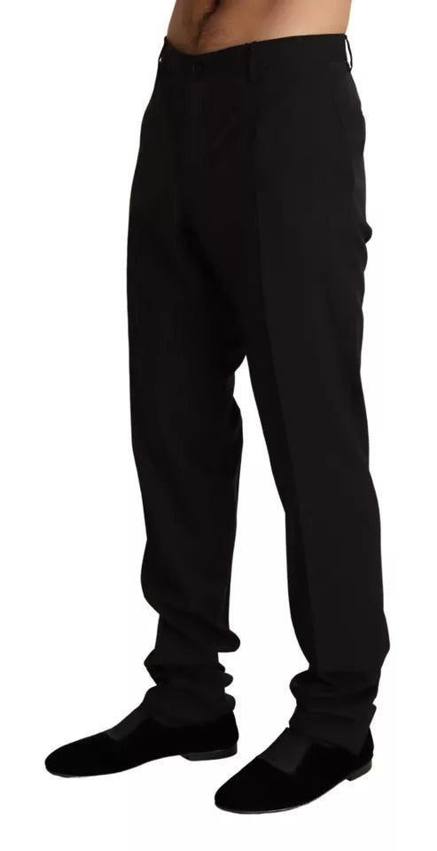 Vestido negro formal con pantalones ajustados
