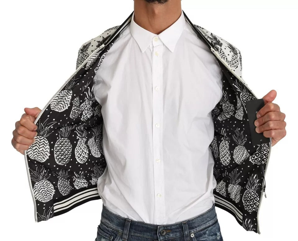 Chaqueta bomber con estampado de piña en blanco y negro