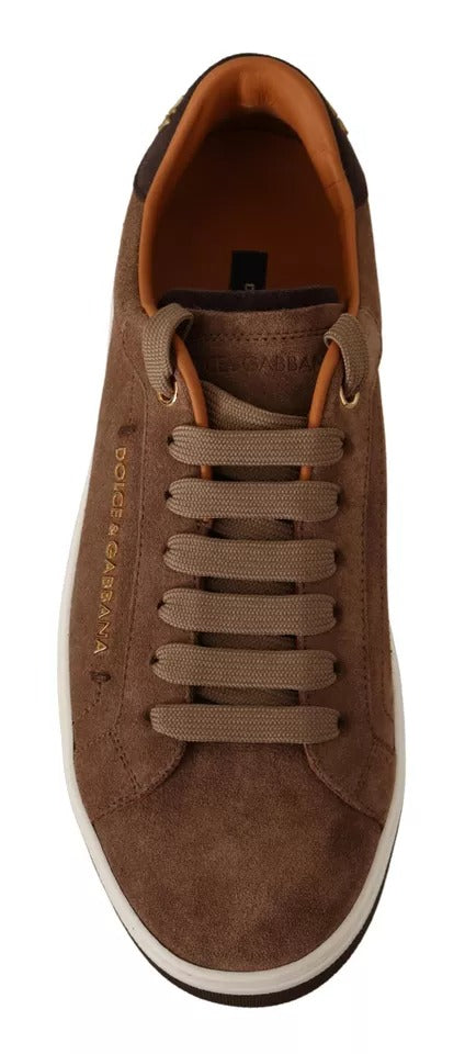Zapatillas bajas con logo de ante marrón para hombre