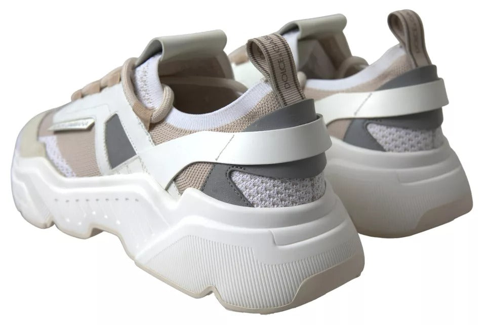 Zapatillas deportivas Daymaster de piel color blanco y beige.