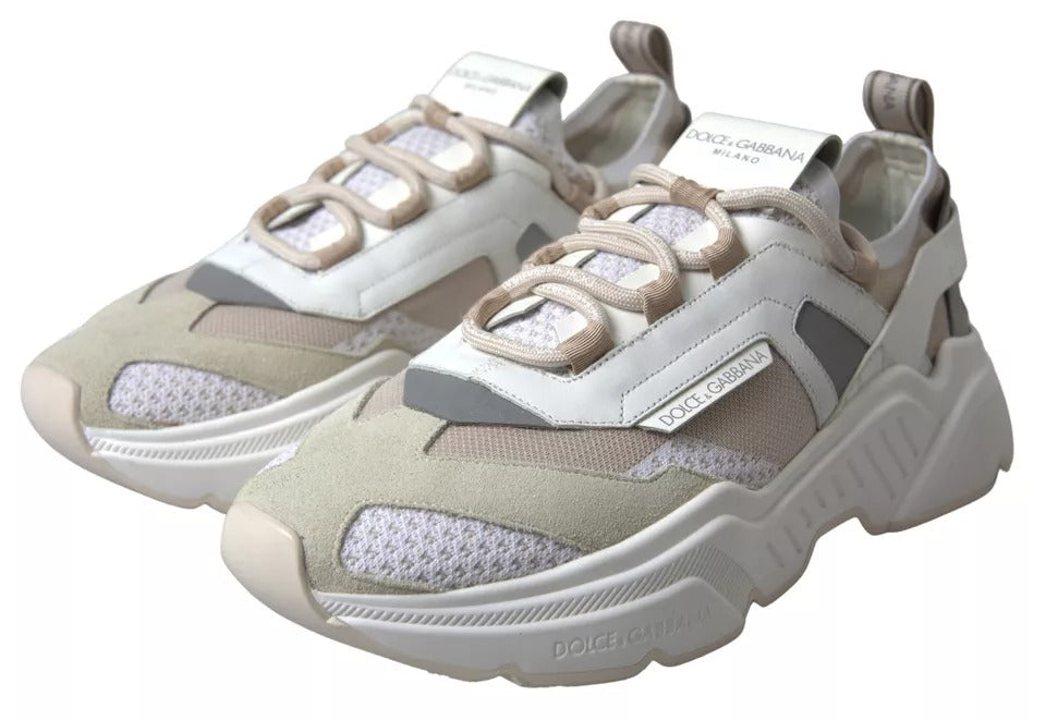 Zapatillas deportivas Daymaster de piel color blanco y beige.