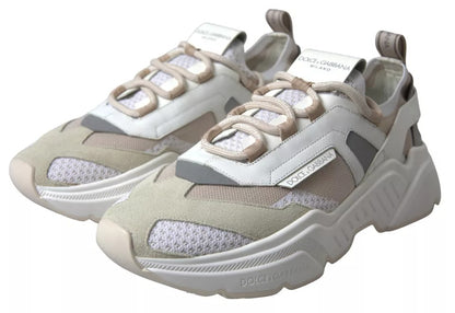 Zapatillas deportivas Daymaster de piel color blanco y beige.
