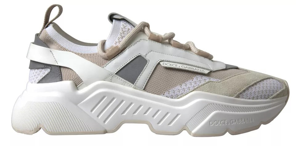 Zapatillas deportivas Daymaster de piel color blanco y beige.