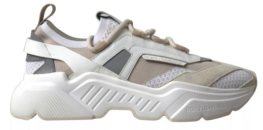 Zapatillas deportivas Daymaster de piel color blanco y beige.