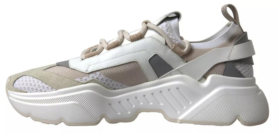 Zapatillas deportivas Daymaster de piel color blanco y beige.