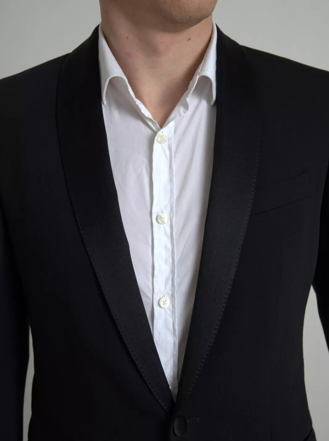 Blazer MARTINI de lana negra con botonadura sencilla