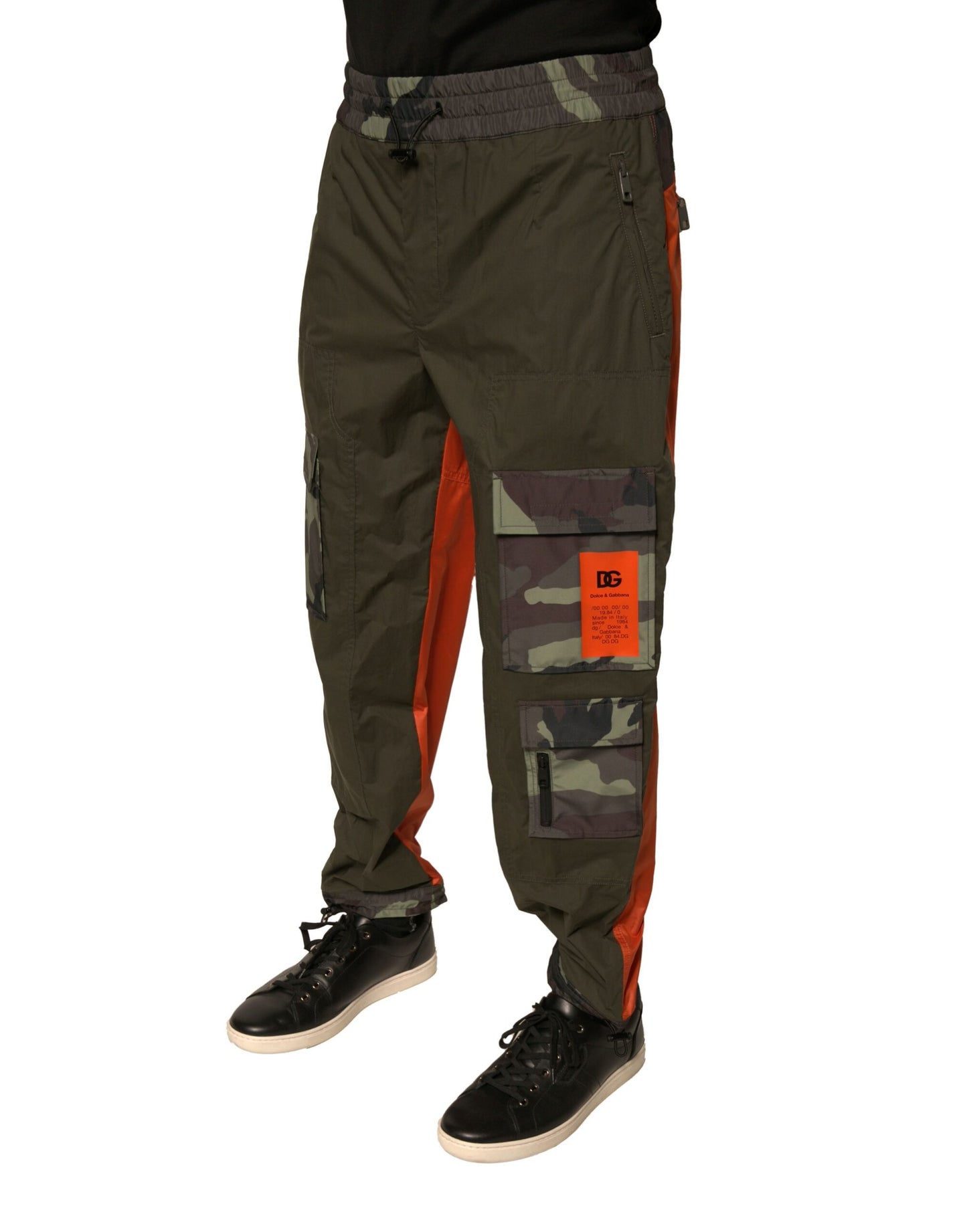 Pantalones cargo deportivos con estampado de camuflaje multicolor
