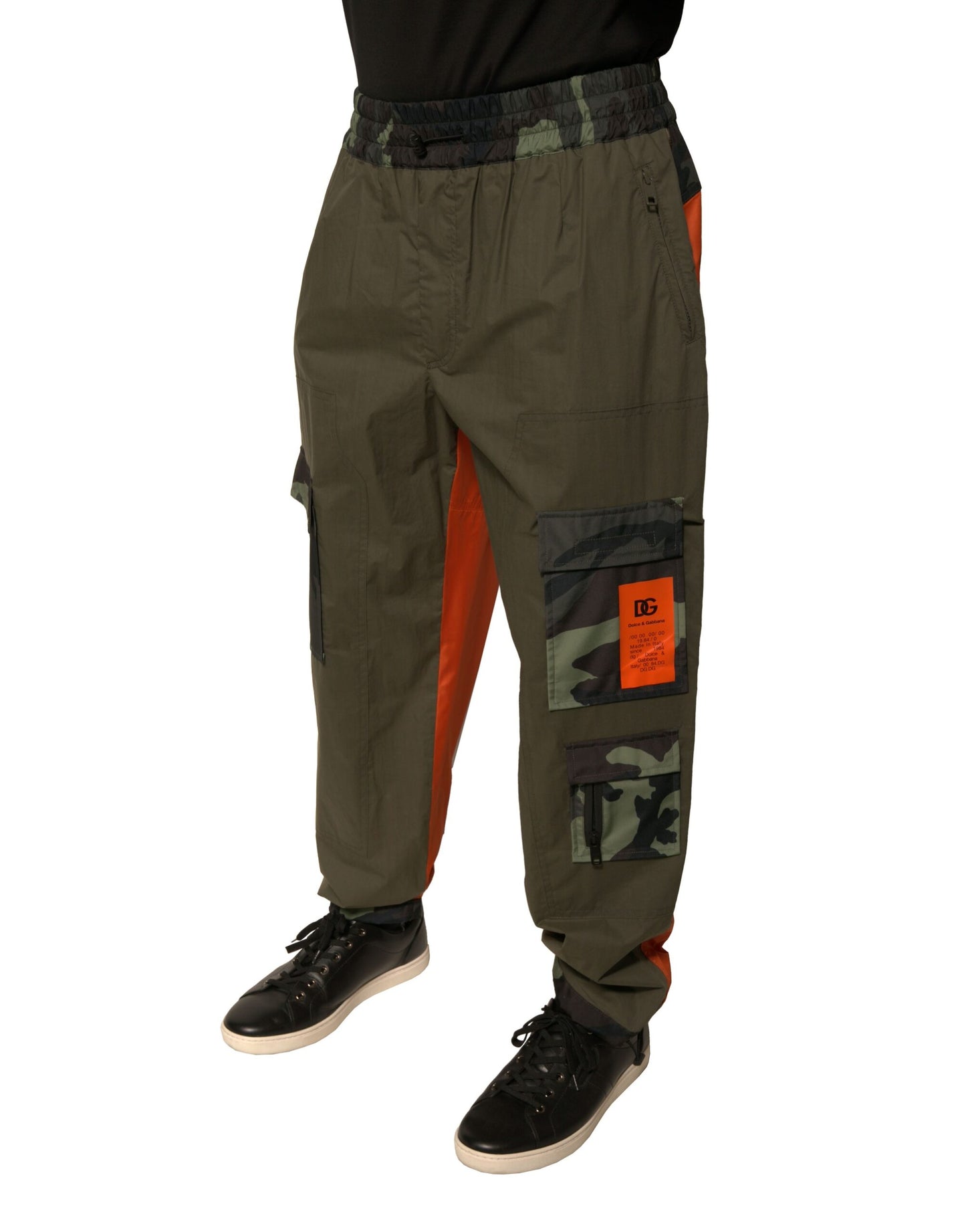 Pantalones cargo deportivos con estampado de camuflaje multicolor