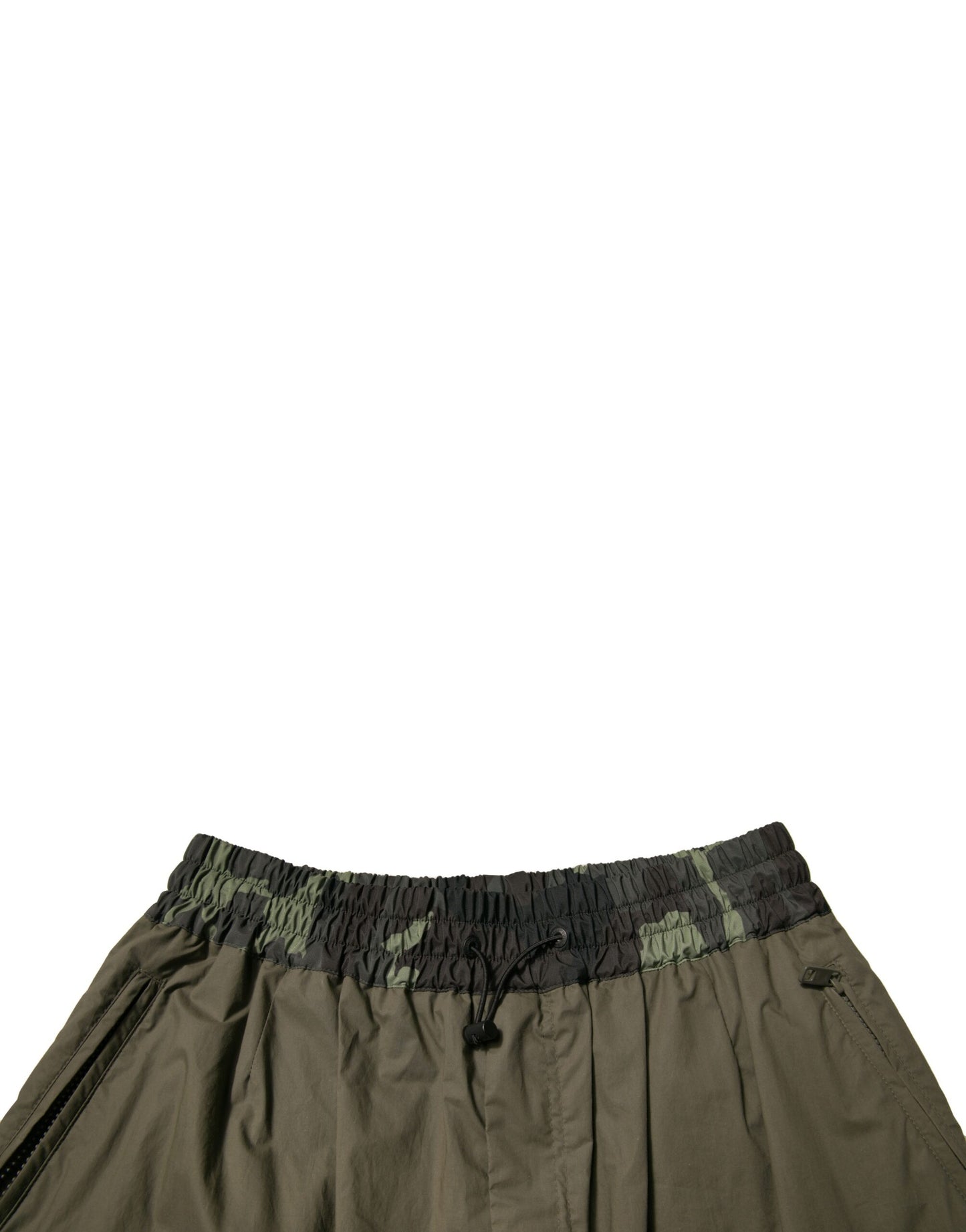 Pantalones cargo deportivos con estampado de camuflaje multicolor