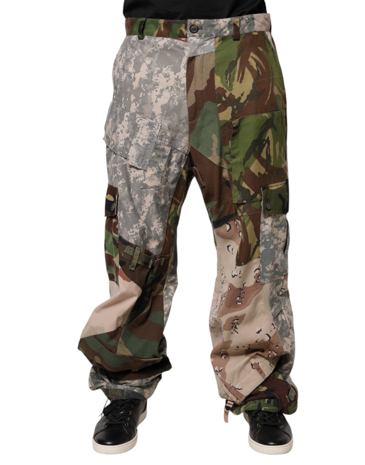 Pantalones cargo de camuflaje con parches multicolores