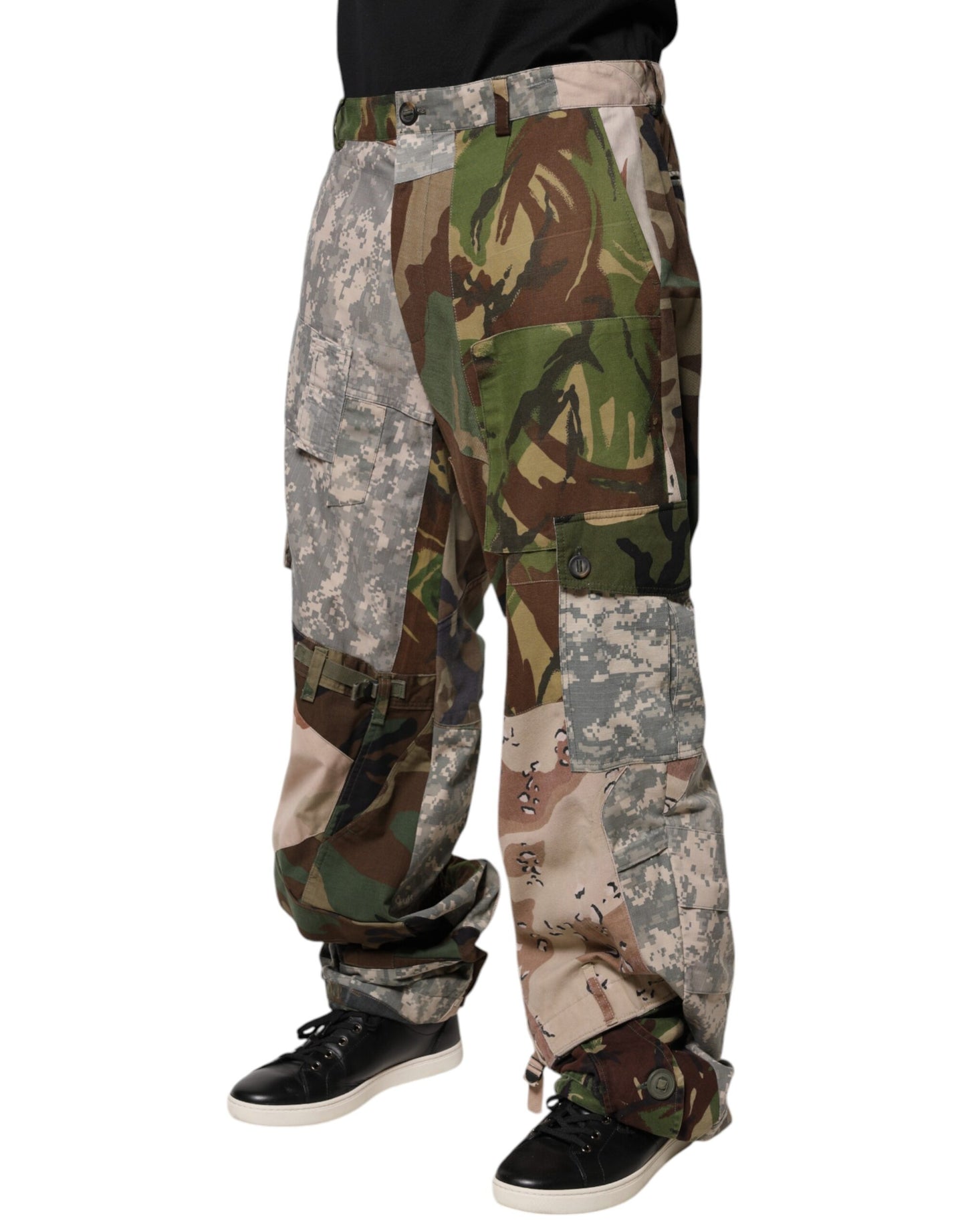 Pantalones cargo de camuflaje con parches multicolores