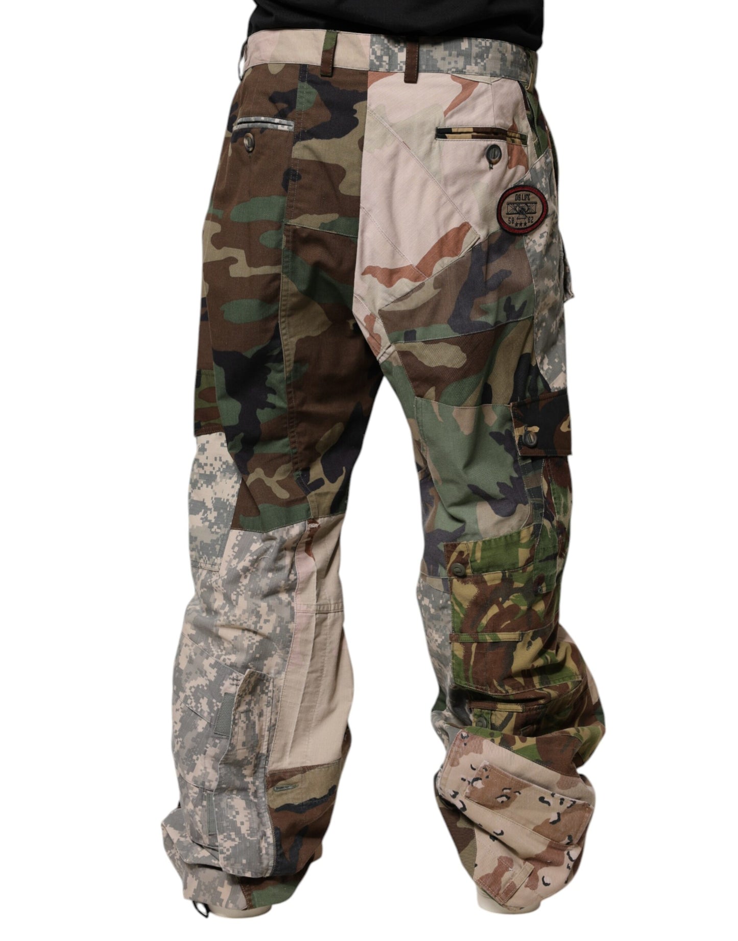 Pantalones cargo de camuflaje con parches multicolores