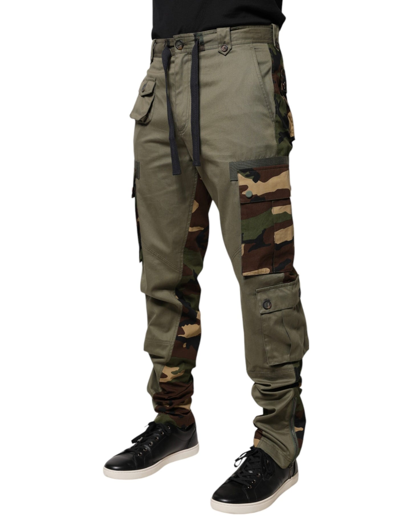 Pantalones cargo de camuflaje con parches multicolores