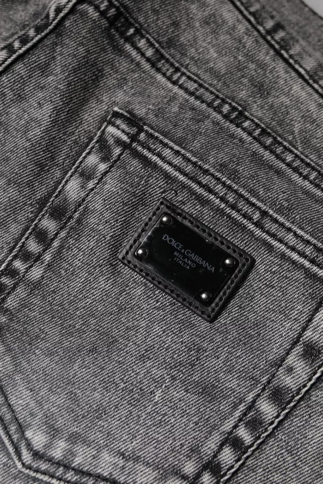 Vaqueros ajustados de algodón con placa de logotipo gris
