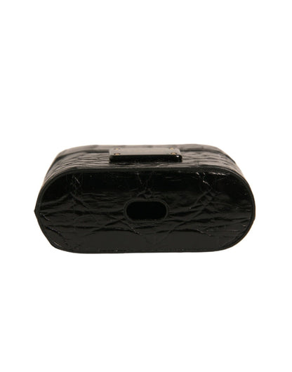 Estuche para AirPods con placa metálica de cuero negro y logotipo