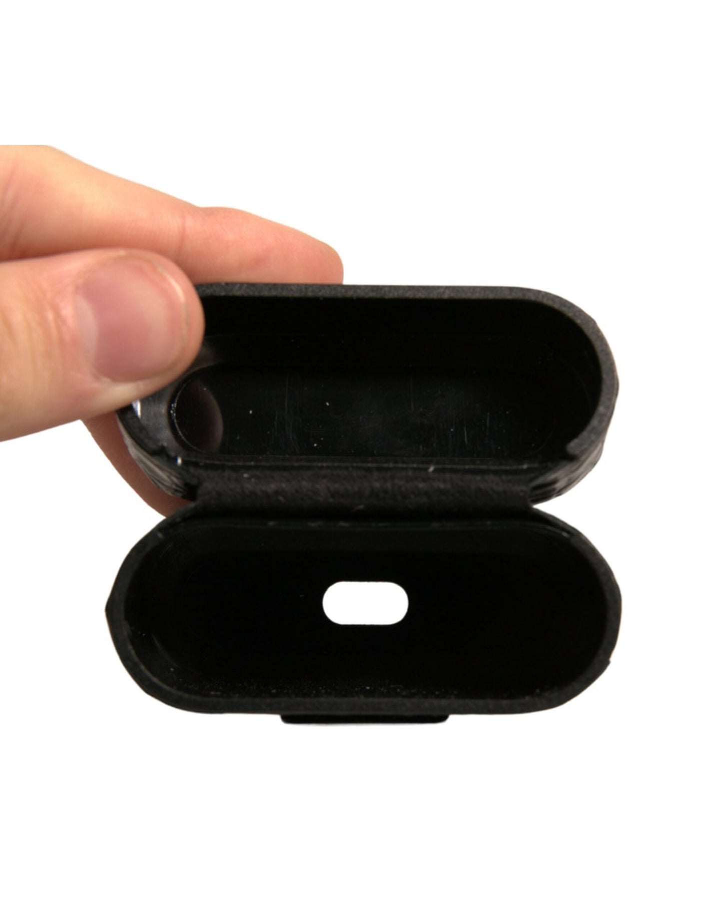 Estuche para AirPods con placa metálica de cuero negro y logotipo