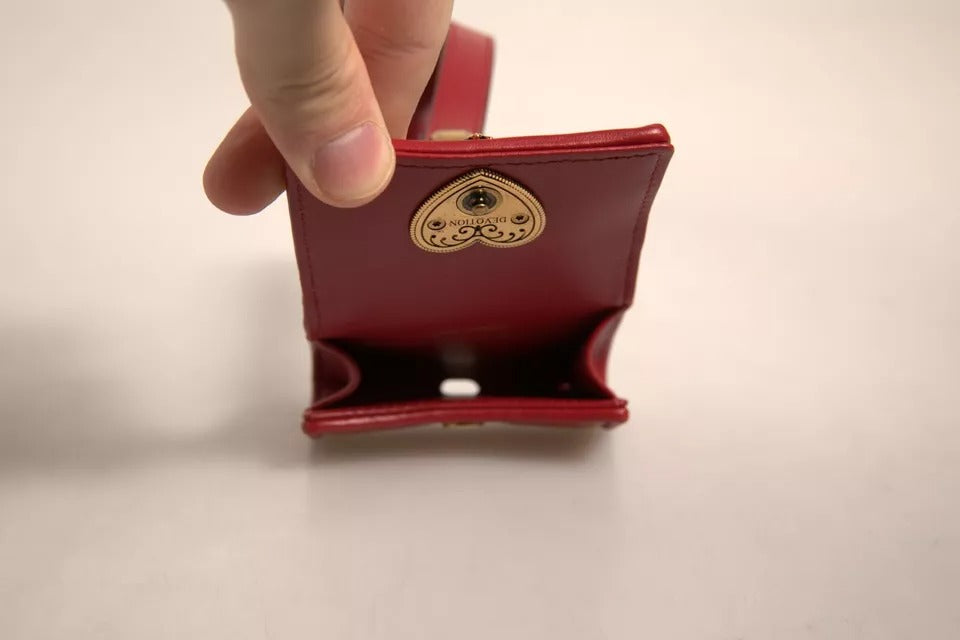 Estuche para Airpods con correa de cuero negro con diseño de corazón Devotion