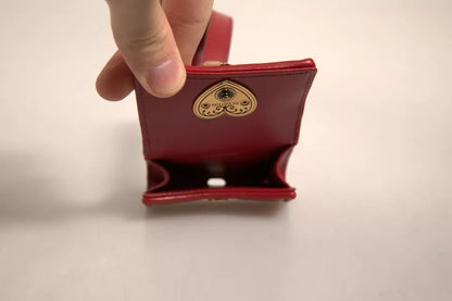 Estuche para Airpods con correa de cuero negro con diseño de corazón Devotion