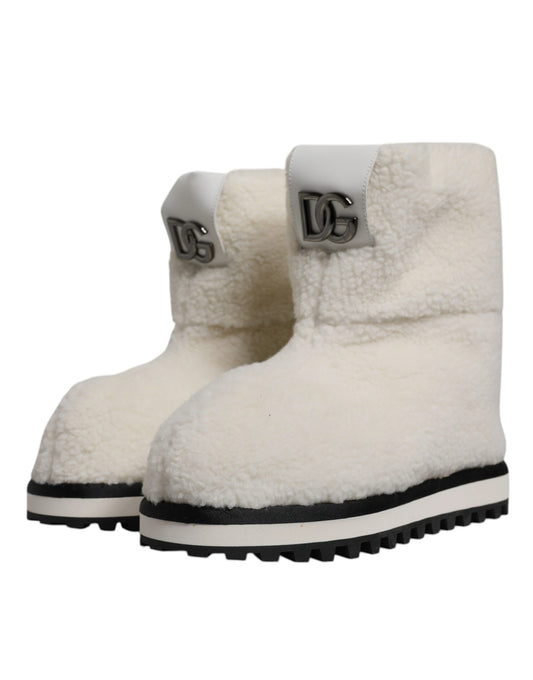 Botas de media pantorrilla acolchadas con logo de felpa blanca