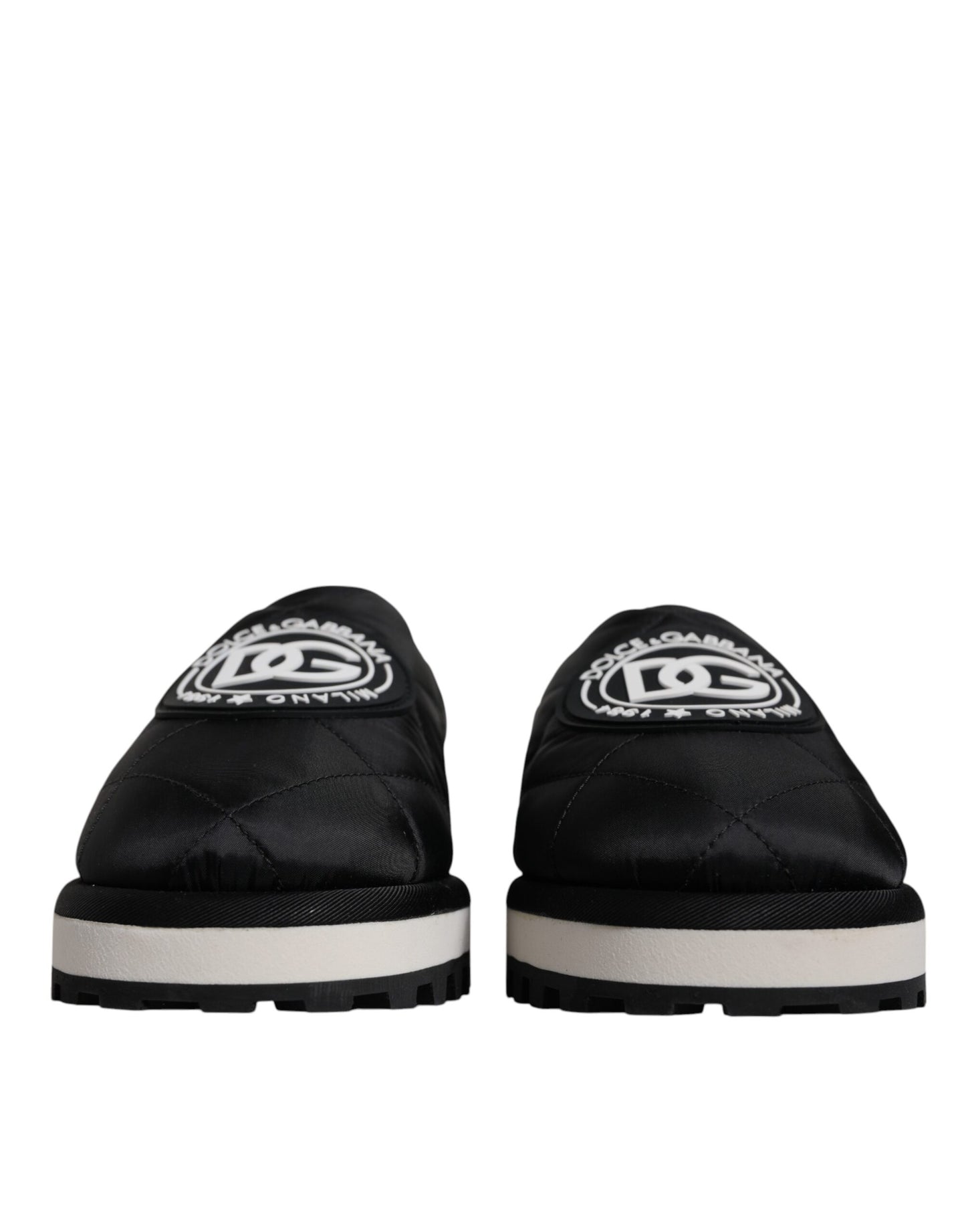 Sandalias tipo chanclas de nailon negro acolchado con parche del logotipo