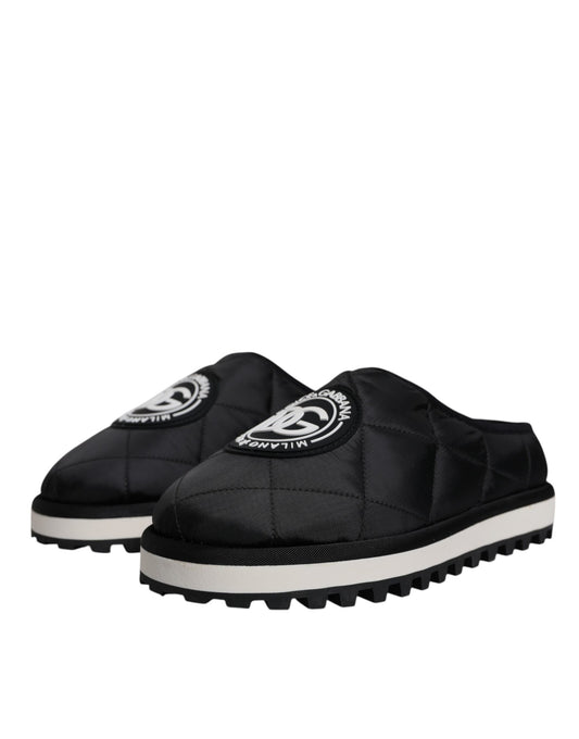 Sandalias tipo chanclas de nailon negro acolchado con parche del logotipo