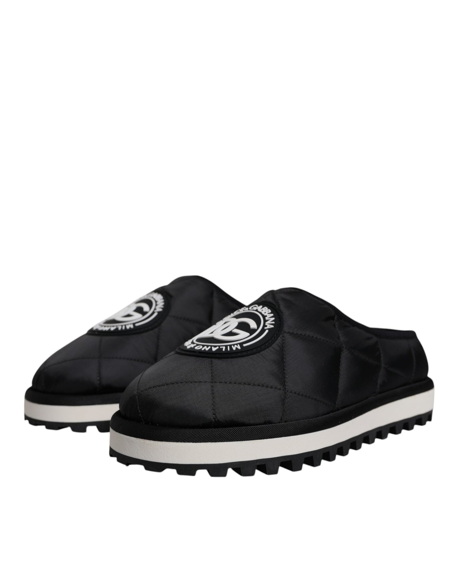 Sandalias tipo chanclas de nailon negro acolchado con parche del logotipo