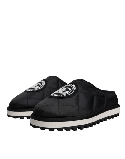 Sandalias tipo chanclas de nailon negro acolchado con parche del logotipo
