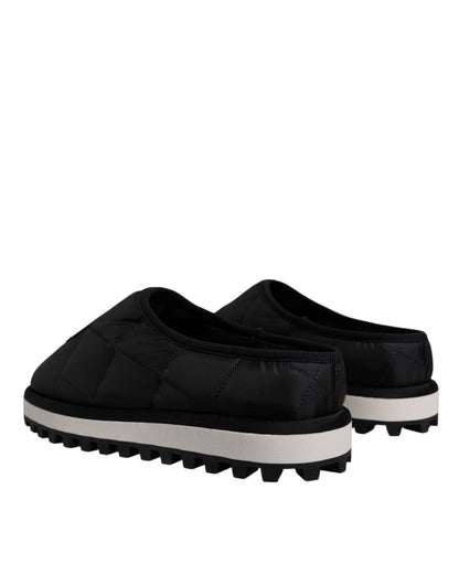 Sandalias tipo chanclas de nailon negro acolchado con parche del logotipo