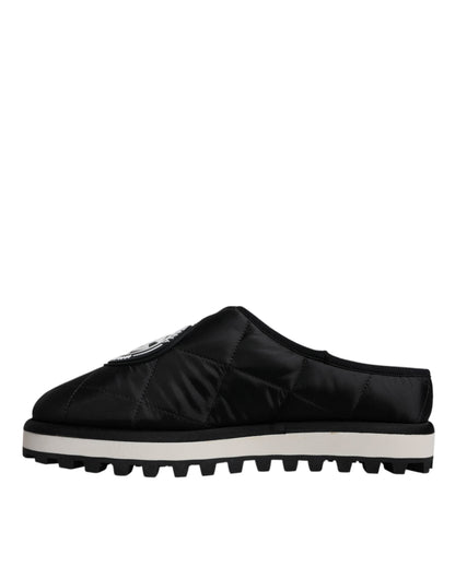 Sandalias tipo chanclas de nailon negro acolchado con parche del logotipo